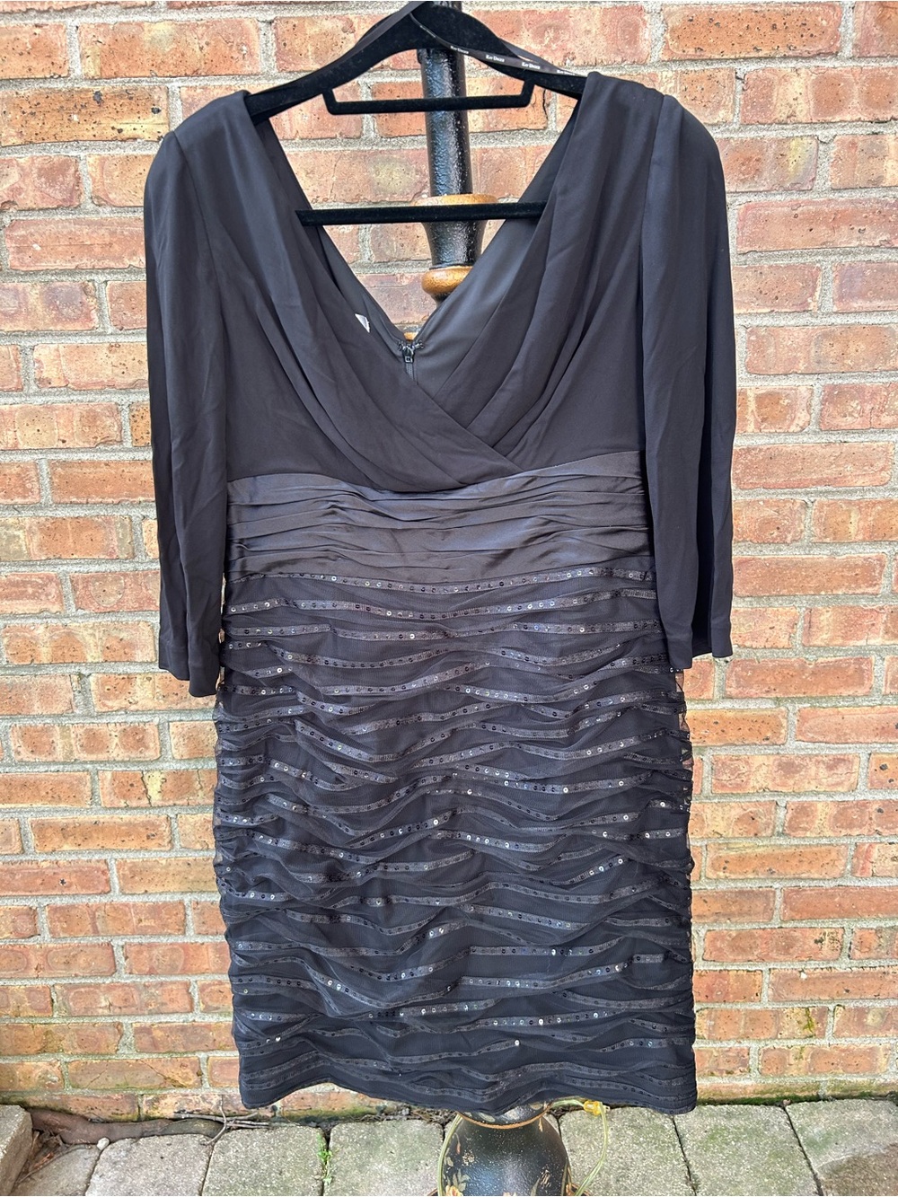 Kay Unger Black Long Sleeve V-Neck Cocktail Dress